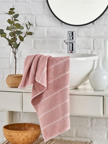 Полотенце для ванной DO&CO TUROVA хлопковая махра брусничный 70х140, фото, фотография