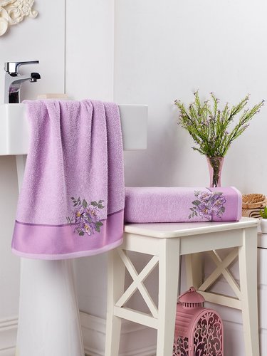 Подарочный набор полотенец для ванной 2 пр. Karna FLORYA хлопковая махра сиреневый, фото, фотография