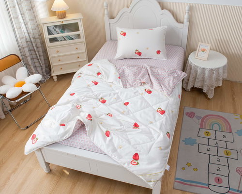 Детское постельное белье без пододеяльника с одеялом Sofi De Marko STRAWBERRY хлопковый сатин белый 1,5 спальный, фото, фотография